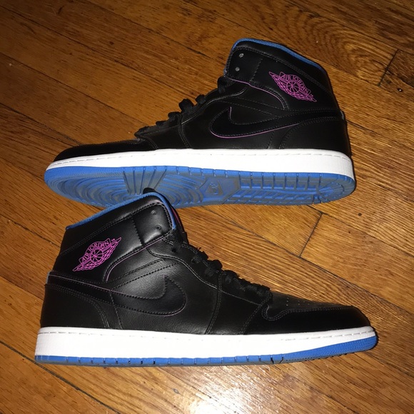 ✨Jordan 1 Retro Mid Radio Raheem Size: 13✨ - Picture 2 of 6